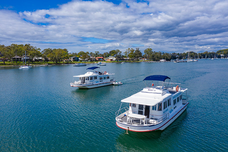 The Montego houseboat sleeps 10- 45 foot Coher